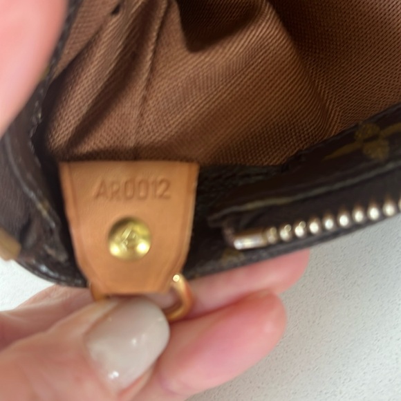 Authentic LV Cabas Mezzo Shoulder Tote Bag - Picture 3 of 16